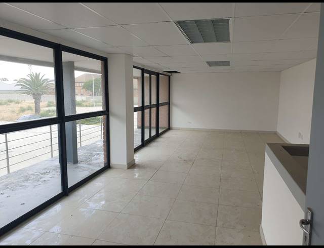 2,290M² WAREHOUSE FOR SALE IN KILLARNEY GARDENS